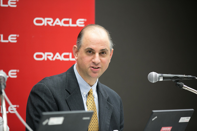 「Oracle Cloud World Tokyo 2015」でのオラクル・コーポレーション オラクル・マーケティング・クラウド エマージング・マーケット担当バイスプレジデントのエイブ・スミス氏のセッション